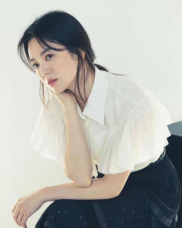 Lần hiếm hoi Song Hye Kyo khoe 3 vòng bốc lửa ngùn ngụt, chẳng ngại cắt váy sexy lấn át cả mẫu hãng-2