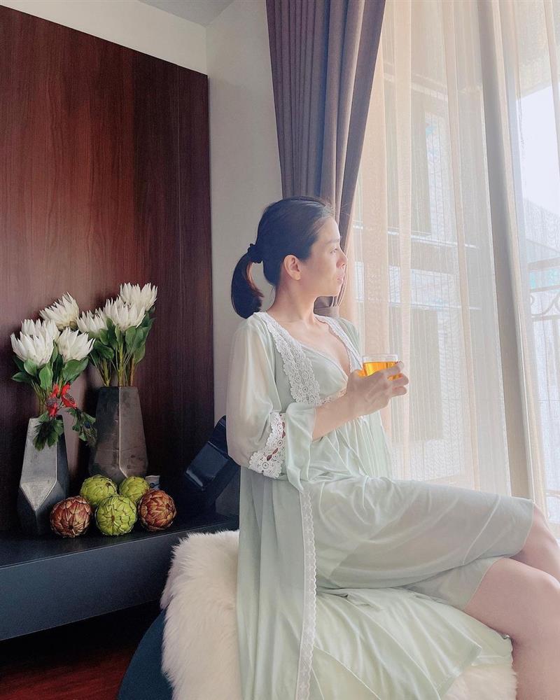 Nâng tạ bằng chỗ hiểm, Lệ Quyên lộ body đuột như khúc gỗ-5