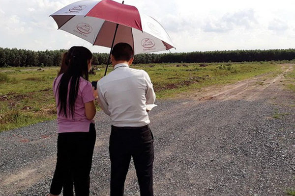 Săn đất cắt lỗ sau dịch bệnh, sẵn tiền dư âm thầm mua gom lô nhỏ-2