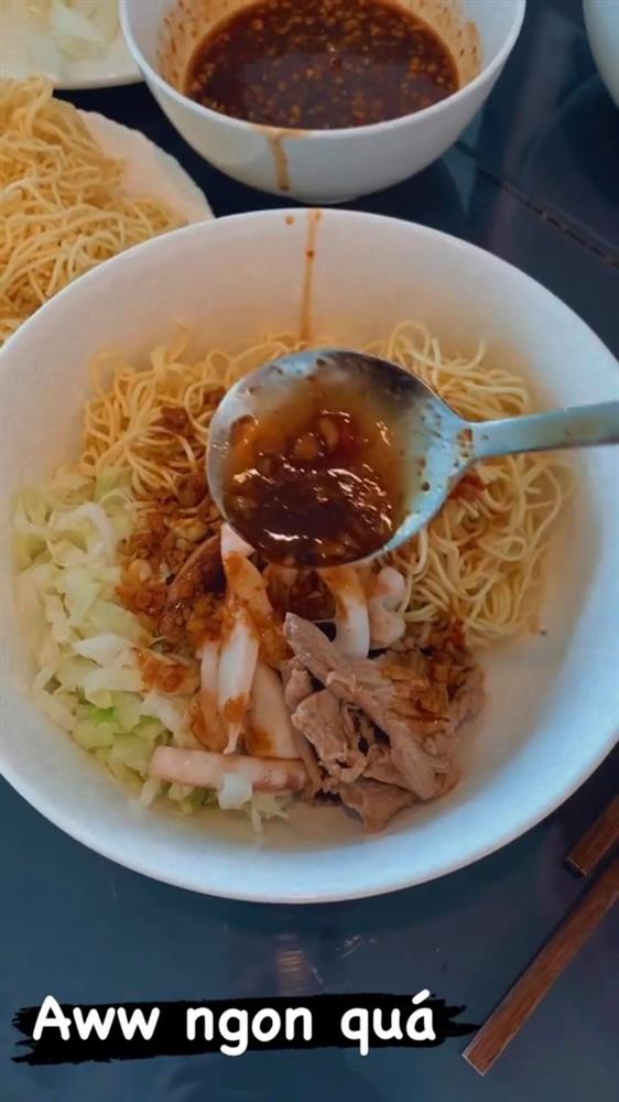 Hoa hậu Tiểu Vy chuẩn gái đảm chính hiệu, mùa dịch đích thân vào bếp nấu loạt món ngon, hấp dẫn-8