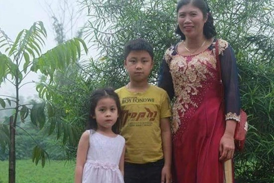 Bé gái nhờ chú đi họp phụ huynh hộ: Chú vừa ló mặt vào lớp, cô giáo hoảng hốt không thốt nên lời