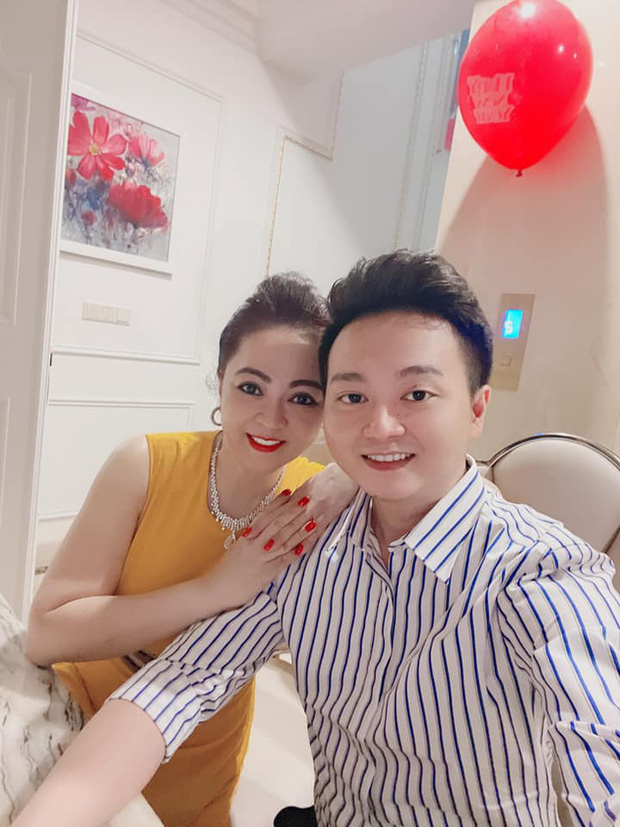 Cậu cả thiếu gia của bà chủ KDL Đại Nam: Mặt giống mẹ như lột, chung khí chất thượng lưu!-1