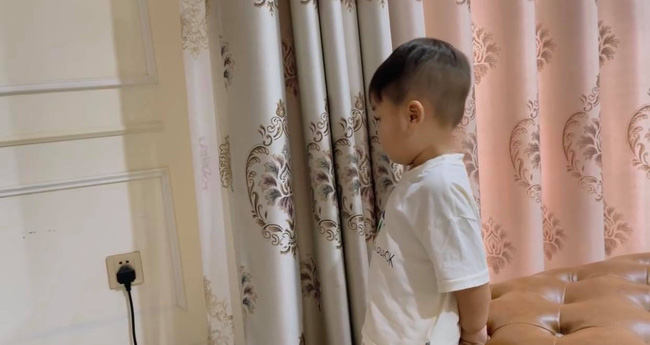 Hòa Minzy khoe con trai cực yêu nhưng dân mạng lại chỉ ra một điểm hết sức nguy hiểm ngay cạnh bé-2