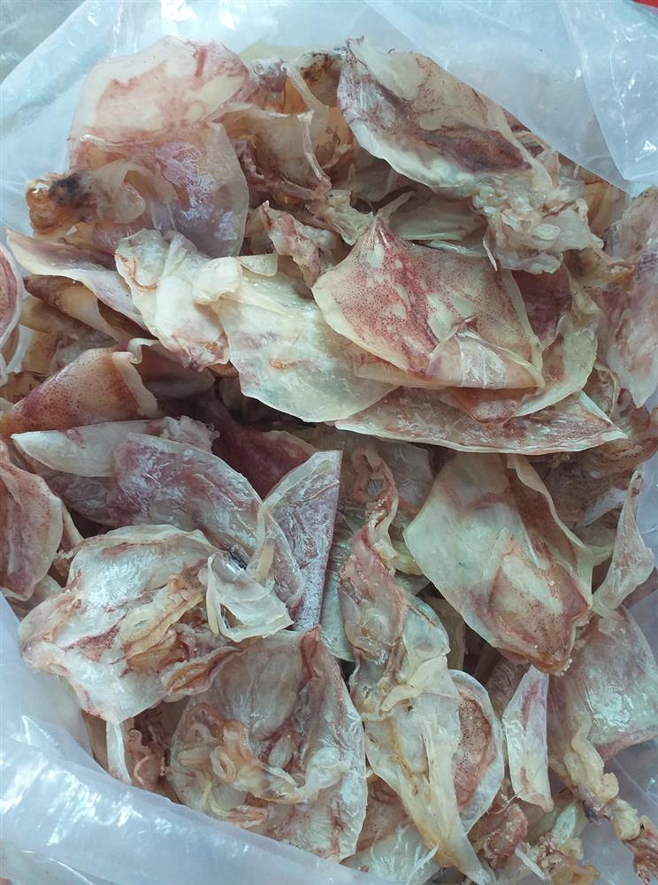 Mực khô bán giá rẻ giật mình trên chợ mạng, chỉ 200.000 đồng/kg loại mực to bằng cả bàn tay-4
