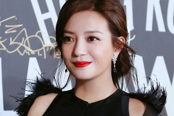 Triệu Vy lần đầu lộ diện với thái độ gây xôn xao đúng sau 20 ngày nổ ra scandal thanh trừng-6