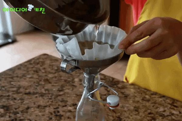 6 cách xử lý dầu ăn thừa đơn giản, không gây tắc cống