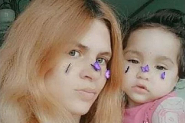 Nhờ bạn trông hộ cặp song sinh, mẹ bận livestream không hay biết 2 con té lầu tử vong, lời khai của người trong cuộc khiến cảnh sát đau đầu-3