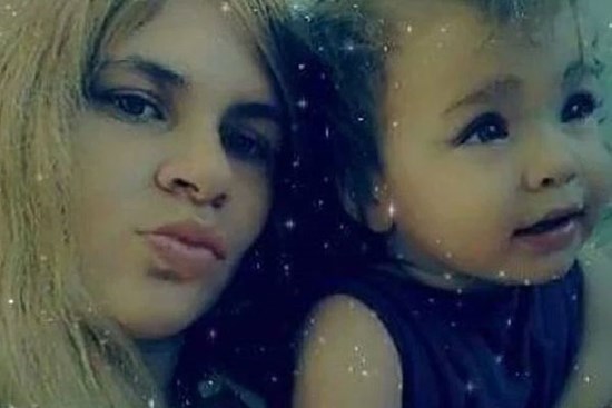 Nhờ bạn trông hộ cặp song sinh, mẹ bận livestream không hay biết 2 con té lầu tử vong, lời khai của người trong cuộc khiến cảnh sát đau đầu