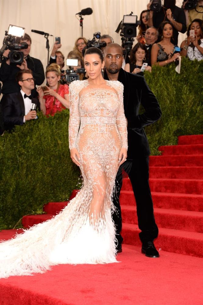Cô Kim siêu vòng 3 Kim Kardashian kiên quyết không hở một miếng thịt nào ở Met Gala 2021-9