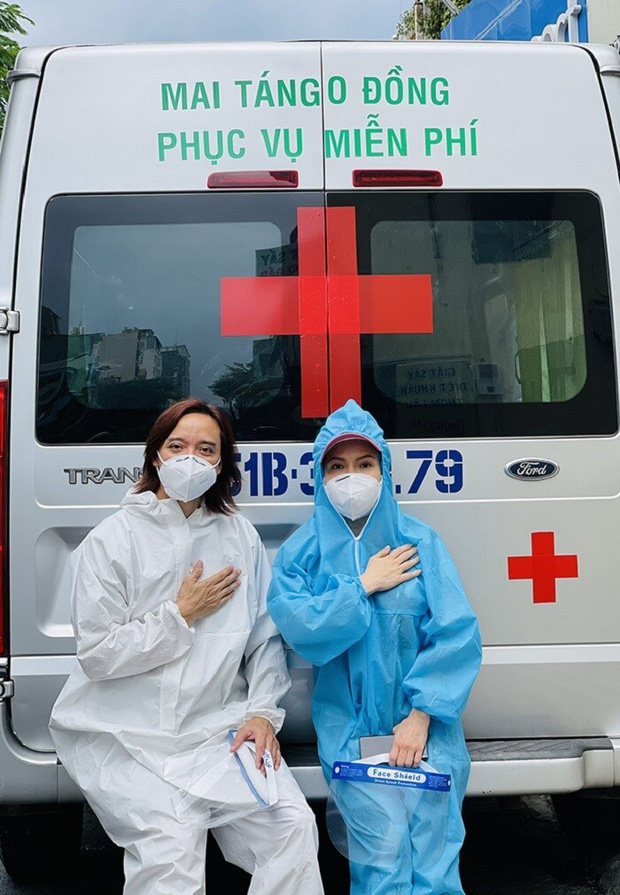 Việt Hương: Chân chồng tôi sưng quá, mưng mủ nhiễm trùng, đi không nổi nữa nên nằm một chỗ rồi-3