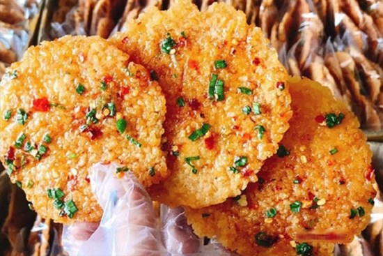 Mẹo làm cơm cháy giòn rụm từ cơm nguội