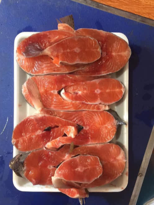 Hải sản về Hà Nội với giá rẻ chưa từng có, người dân tranh thủ ăn sang-4