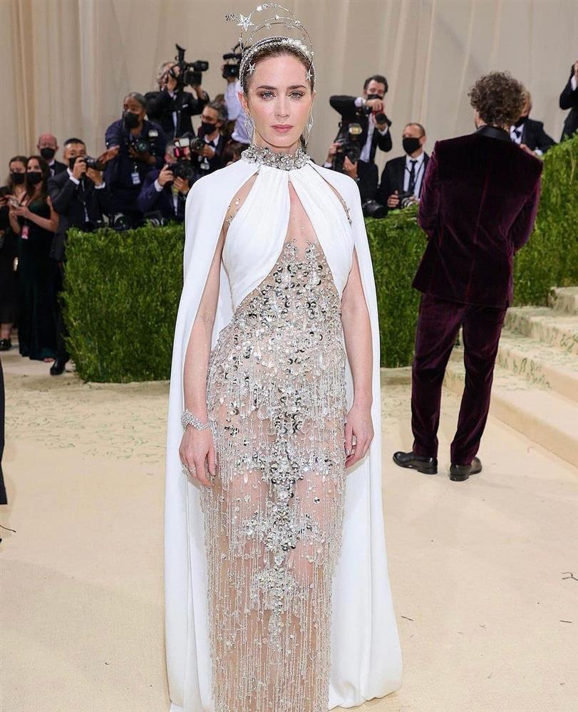 9 bộ cánh hở bạo nhất Met Gala 2021: Người khoe body chuẩn tượng tạc, người lố bịch như muốn lột trần trên thảm đỏ-13