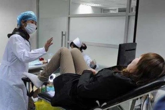 Người phụ nữ 37 tuổi nhập viện vì đau bụng kinh dữ dội, bác sĩ bất ngờ tìm ra khối u nang 4cm trong tử cung, khuyến cáo chị em trẻ nên dừng ngày 3 thói quen xấu