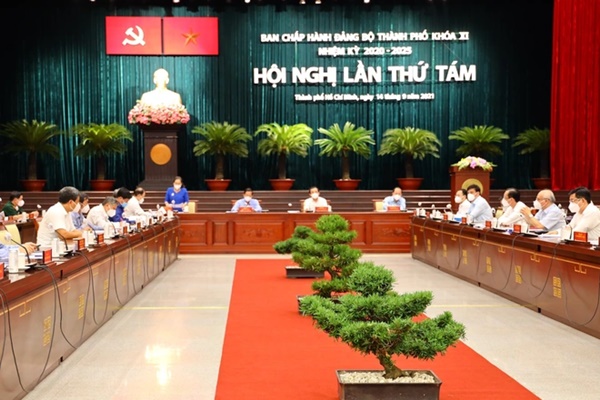 Nam sinh lớp 10 tử vong trong tư thế treo cổ sau nhà-1