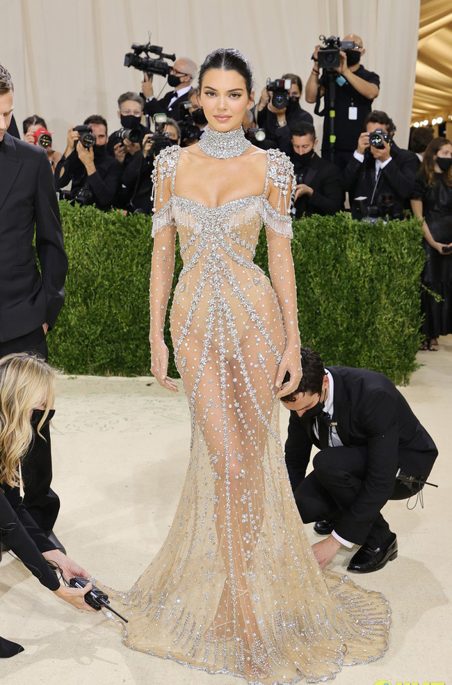 Toang hoác” như nhau, vì sao Kendall được khen còn Ngọc Trinh bị coi như thảm họa”?-1