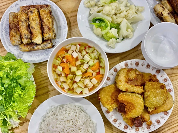 MC Đan Lê nấu nướng&nbsp;siêu ngon, trình bày đẹp mắt như ngoài hàng, bảo sao ông xã đạo diễn chỉ muốn về nhà ăn cơm-10