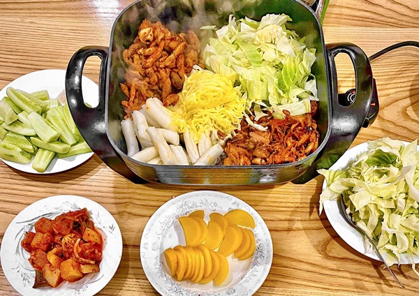 MC Đan Lê nấu nướng&nbsp;siêu ngon, trình bày đẹp mắt như ngoài hàng, bảo sao ông xã đạo diễn chỉ muốn về nhà ăn cơm-12