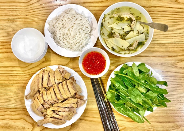 MC Đan Lê nấu nướng&nbsp;siêu ngon, trình bày đẹp mắt như ngoài hàng, bảo sao ông xã đạo diễn chỉ muốn về nhà ăn cơm-9