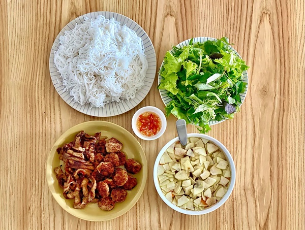 MC Đan Lê nấu nướng&nbsp;siêu ngon, trình bày đẹp mắt như ngoài hàng, bảo sao ông xã đạo diễn chỉ muốn về nhà ăn cơm-7