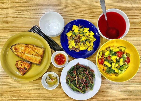 MC Đan Lê nấu nướng&nbsp;siêu ngon, trình bày đẹp mắt như ngoài hàng, bảo sao ông xã đạo diễn chỉ muốn về nhà ăn cơm-5