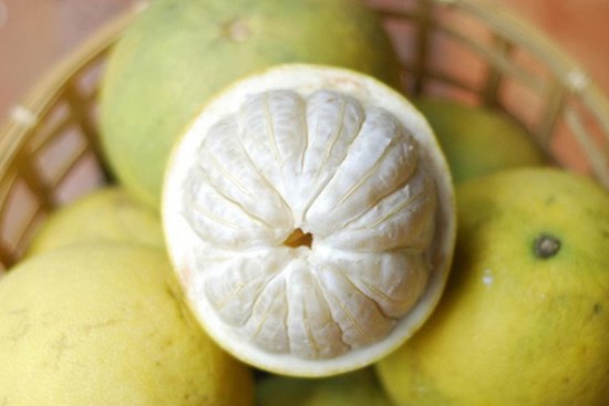 Ăn bưởi xong chớ vứt vỏ, hãy tận dụng để làm 4 điều này: Vừa làm món ăn vừa có thể làm chất tẩy rửa, chống côn trùng