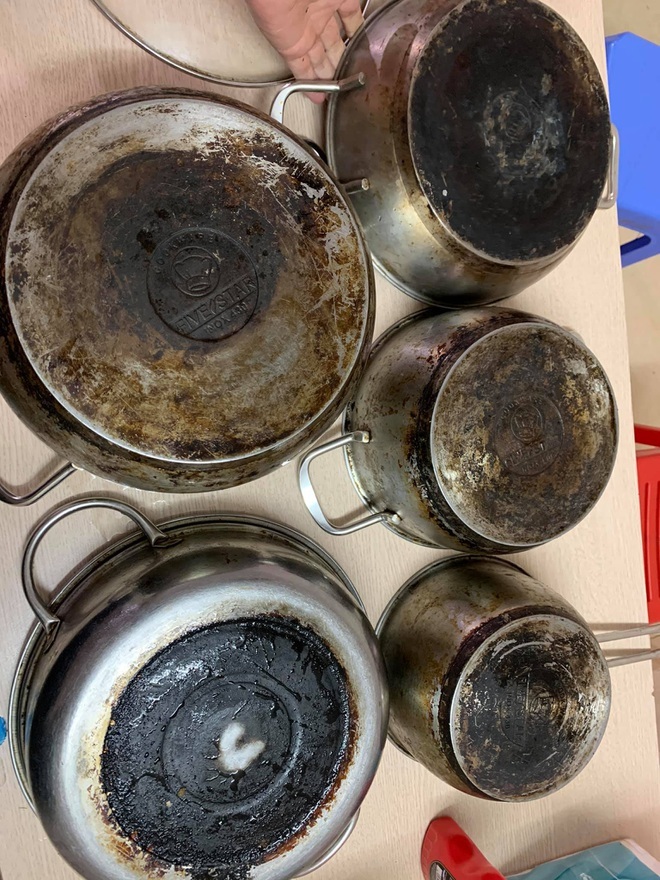 Mẹ đảm Hà Nội chia sẻ bí kíp tẩy trắng đồ bếp inox sáng bóng như mới-4