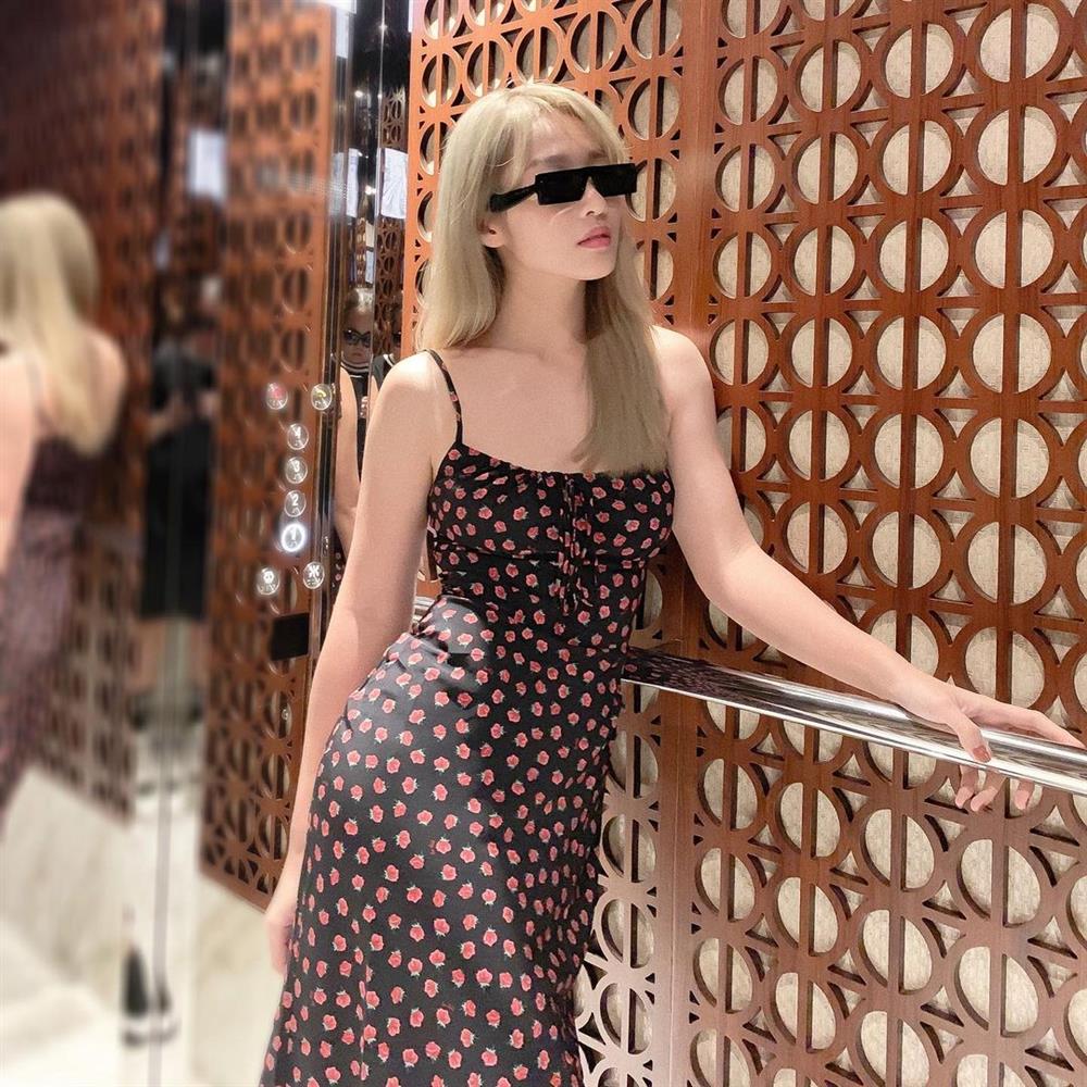 Style ngoài đời của Khả Ngân: Trẻ trung và sexy hết nút, nhưng không xuất sắc như trong 11 Tháng 5 Ngày?-16