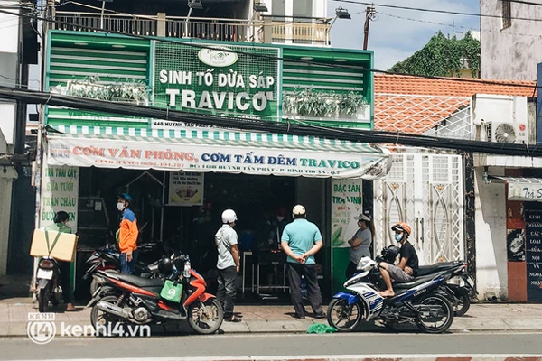 Quán ăn ở Hà Nội từ chối khách vì quá đông người mua về-10