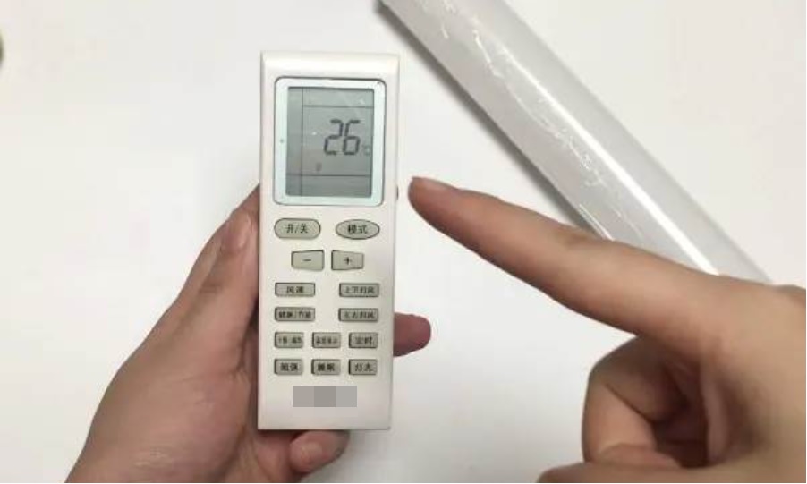 Dán màng bọc thực phẩm lên bếp gas có thể giải quyết được nhiều rắc rối trong gia đình, ai chưa biết thật đáng tiếc-3