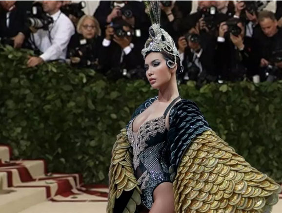 HHen Niê, Hoàng Thùy đổ bộ Met Gala 2021, chuyện gì đây?-8