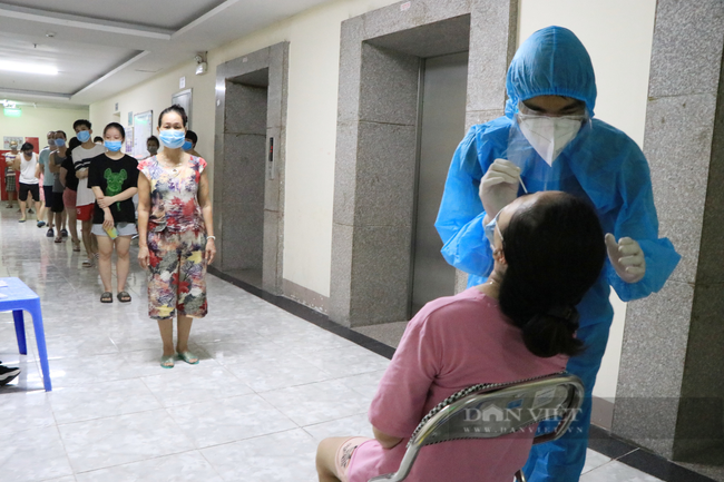 Hà Nội: Chủ tịch phường nói gì khi yêu cầu dân viết cam kết, nêu lý do không tiêm vaccine phòng Covid-19?-2