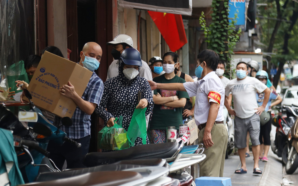 Hà Nội: Chủ tịch phường nói gì khi yêu cầu dân viết cam kết, nêu lý do không tiêm vaccine phòng Covid-19?-3