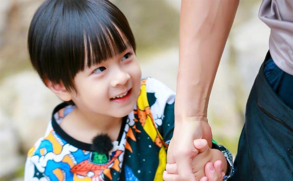 Trầm trồ trước nhan sắc hai con mỹ nam Ngô Tôn - Lám thế nào để tối ưu hóa gen trội của bố mẹ cho thế hệ sau?-11