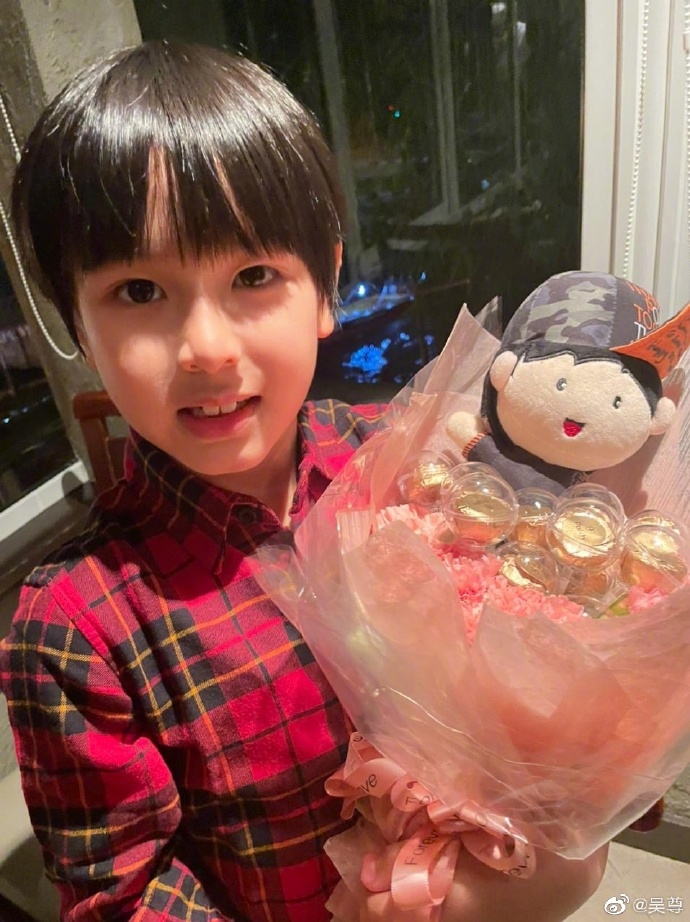 Trầm trồ trước nhan sắc hai con mỹ nam Ngô Tôn - Lám thế nào để tối ưu hóa gen trội của bố mẹ cho thế hệ sau?-14