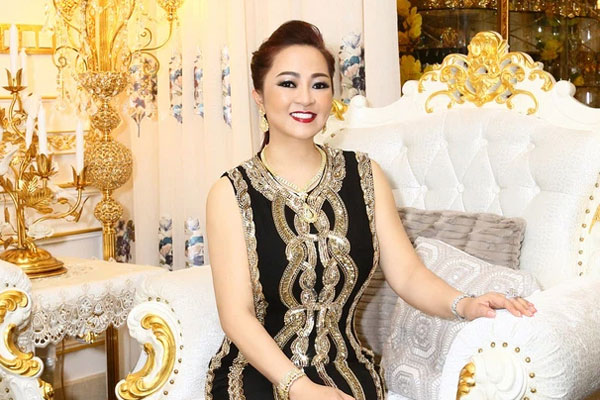 Nữ streamer LMHT gây sốc khi đăng loạt ảnh khoe thân trên các hội nhóm cộp mác 18+-10