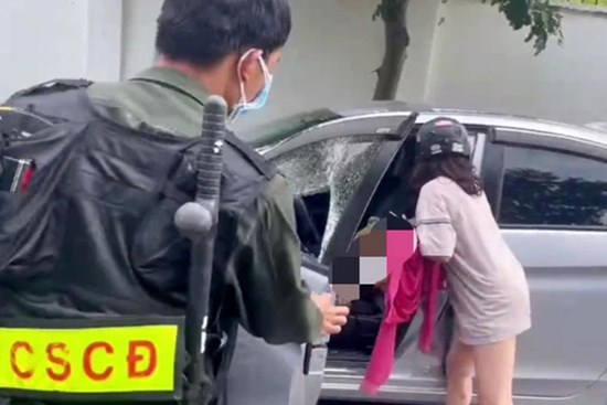 Vụ Bí thư thị trấn ở Bình Dương tử vong trong ô tô: Ghế trước có túi đựng 2 lọ thuốc trừ sâu, thuốc diệt mối đã cạn