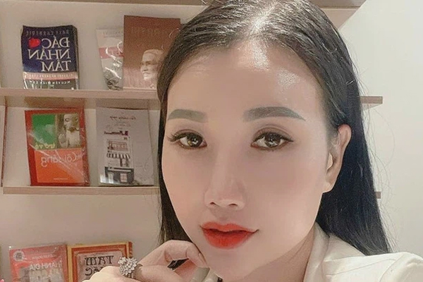 Nữ quái giả giọng đàn ông để lừa tình người phụ nữ, chiếm đoạt 4 tỷ đồng-2