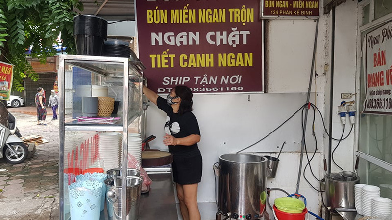 Xuyên đêm dọn dẹp, dậy sớm nổi lửa, chờ chính Ngọ mở hàng-1