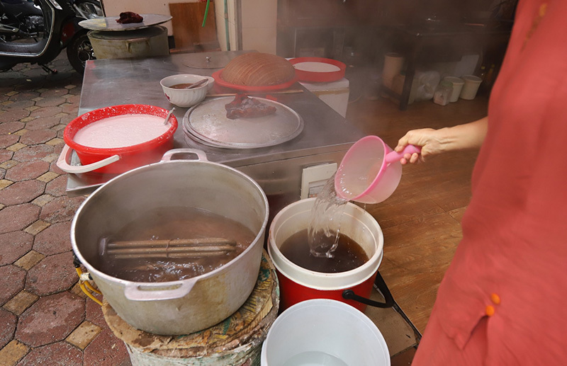 Xuyên đêm dọn dẹp, dậy sớm nổi lửa, chờ chính Ngọ mở hàng-6