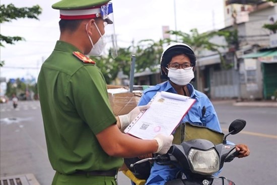 Công an TPHCM công bố 17 nhóm đối tượng không cần giấy đi đường