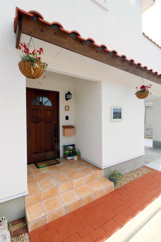 Ngôi nhà đặc biệt với phòng khách trên tầng 2, nhìn từ ngoài vào trong đều toát lên vẻ độc đáo và thú vị-2