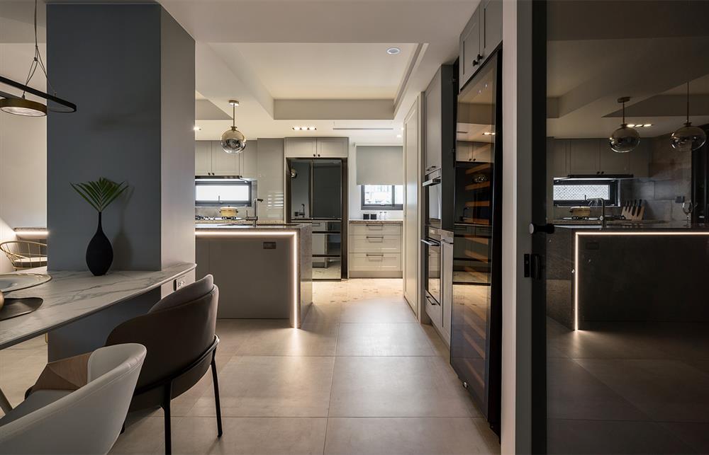 Căn hộ cũ kỹ xuống cấp với đồ đạc lộn xộn được biến hình thành không gian tinh tế, hiện đại dành cho vợ chồng trẻ-2