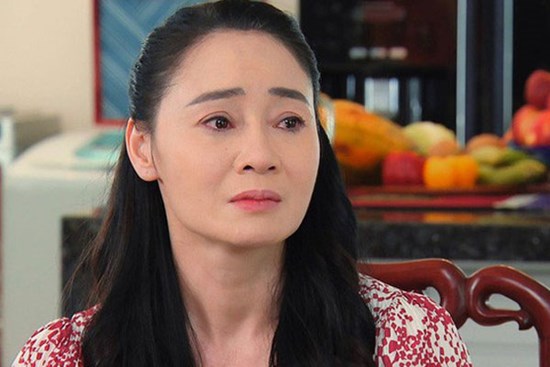 Phụ nữ ở nhà như bà Xuân trong “Hương vị tình thân”: Lựa chọn thông minh hay bi kịch?