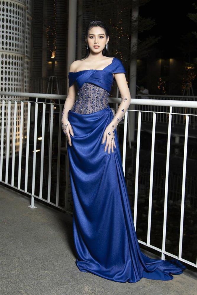 Đỗ Thị Hà xả ảnh cũ lòi cả nội y, một pha tự dìm đúng nghĩa!-3