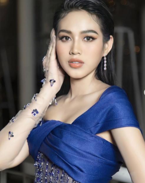 Đỗ Thị Hà xả ảnh cũ lòi cả nội y, một pha tự dìm đúng nghĩa!-6