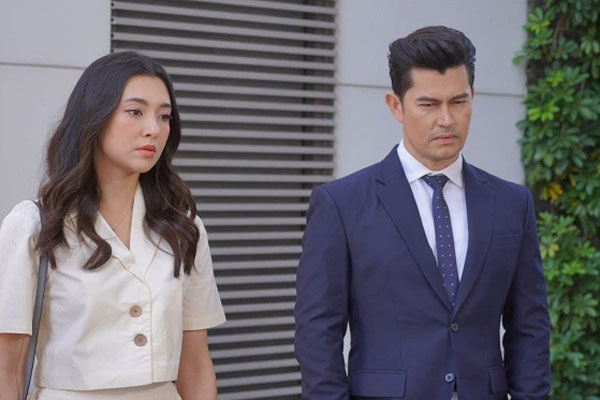 Dọn dẹp đồ đạc, tôi sụp đổ khi tìm thấy bức ảnh cũ trong tủ quần áo, hé lộ bí mật của chồng mới cưới-2