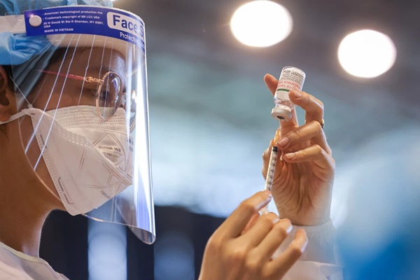 Vì sao cần cân nhắc kỹ việc tiêm vaccine COVID-19 cho trẻ em? Chuyên gia phân tích 2 lý do và đưa ra đề xuất-2