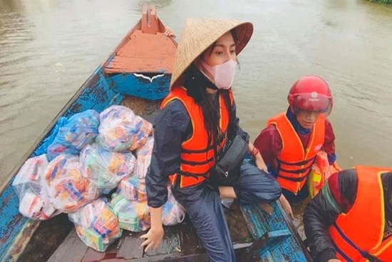 Fan Thủy Tiên ồ ạt tấn công, đòi tẩy chay VTV sau phóng sự 