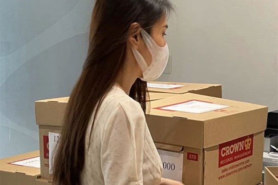 Cận cảnh chồng thùng giấy chứa 18.000 tờ sao kê 177 tỷ kêu gọi cứu trợ miền Trung của vợ chồng Thuỷ Tiên - Công Vinh!